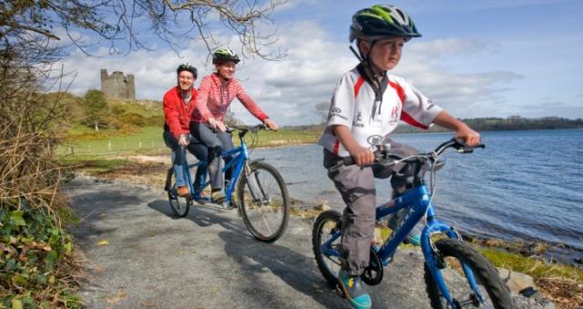 A family on Castle Ward Shore Trail, County  Down. (Photo: with permission from DiscoverNorthernIreland.com