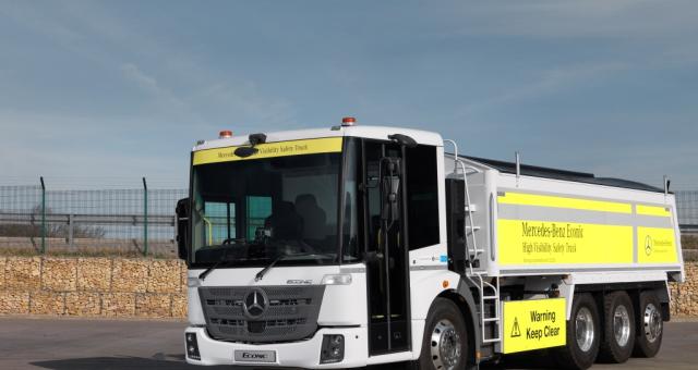 S&B Commerials Mercedes-Benz_Econic-lorry_2015 (10)