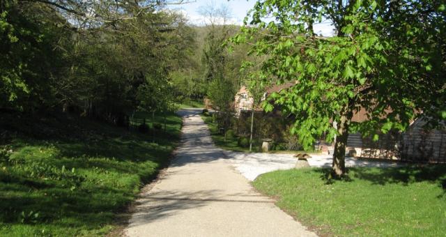 Bridleway alongside Tara Getty's Twigside Farm estate 