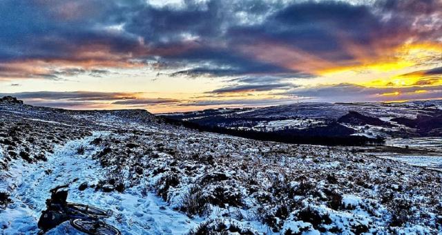 Winterlandscape in Hathersage with bike