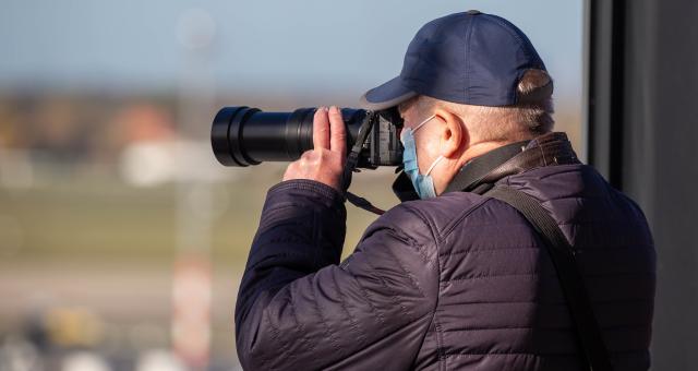 Telephoto lenses can distort the distances between people