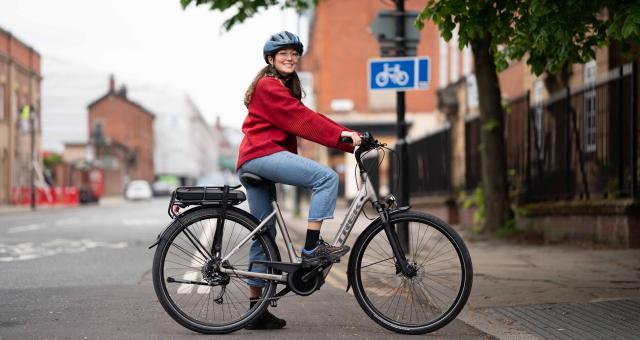 Cyclist on an e-cycle in Manchester for Cycling made e-asy