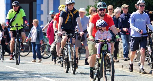 Cycle riders at Lon Las Mon launch rally in Llangefni, May 2023